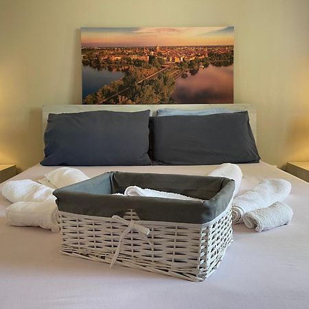 Lotus Home Eleganza E Accoglienza A مانتوفا المظهر الخارجي الصورة